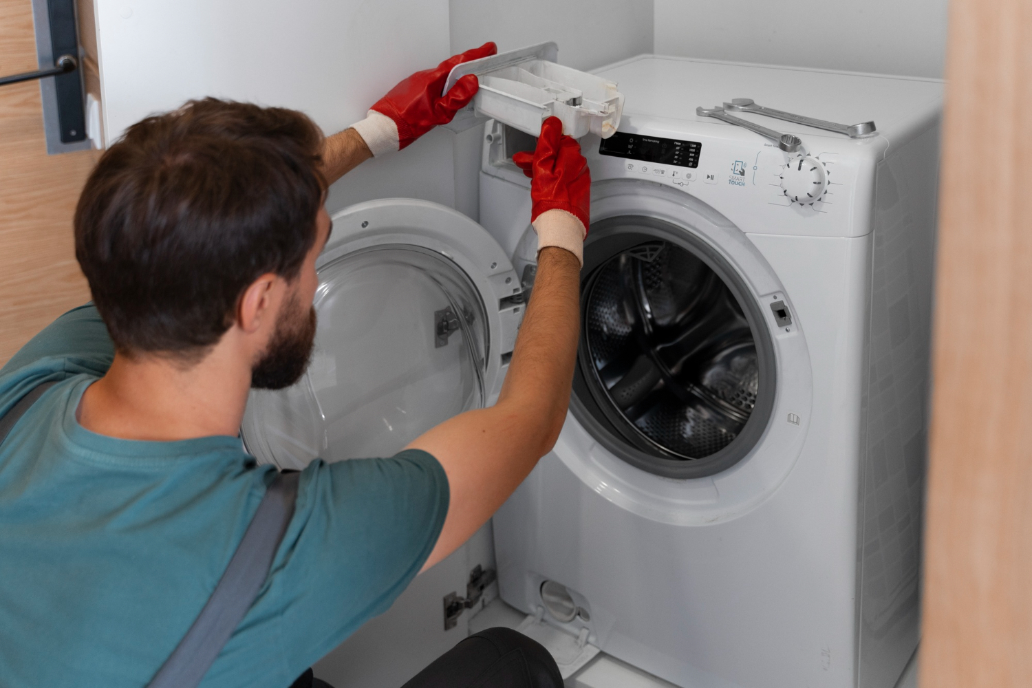 Washing machine repair service in Lucknow for top load and front load