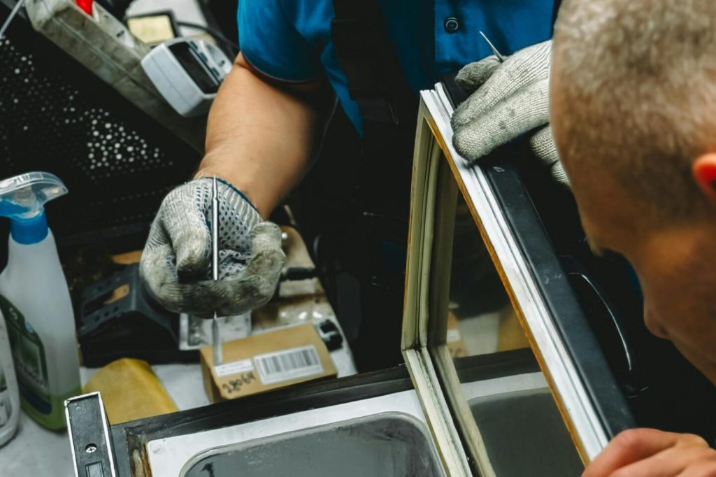 Refrigerator repair service in Lucknow for single and double door fridge